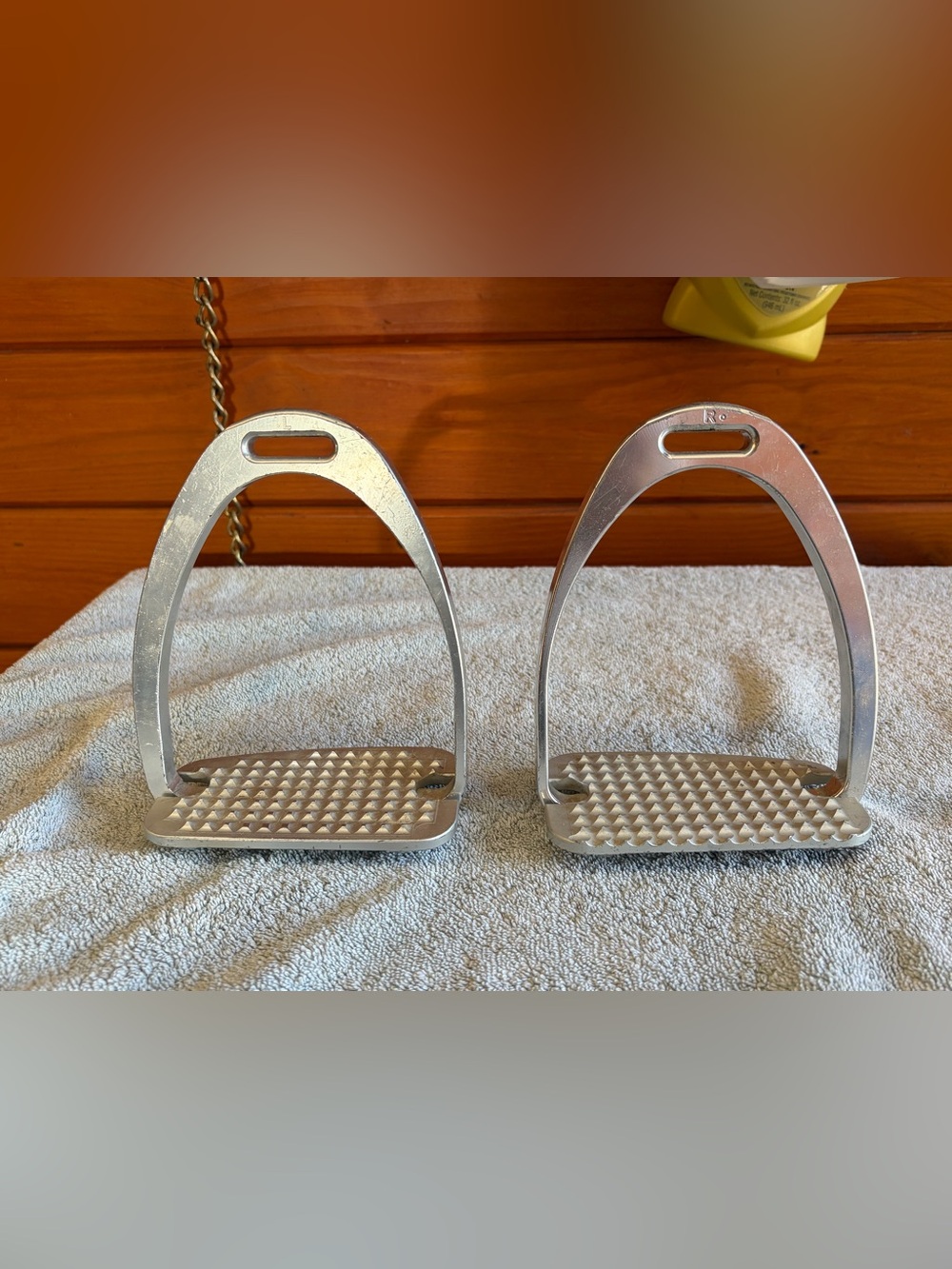 Stubben SteelTec Maxi Grip Stirrup Irons 4
3/4” EUC Retail $260